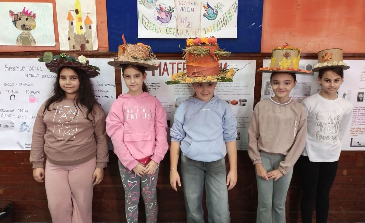 Јесењи дефиле шешира ученика 4. разреда