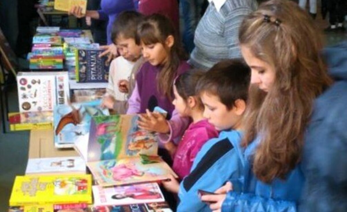 Сајам књига и дан читања у Змајевој школи у Ковину