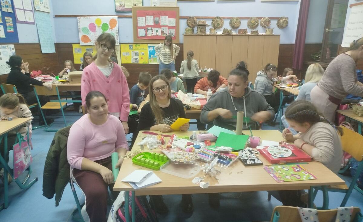 Породична радионица „Празнична чаролија наших руку“