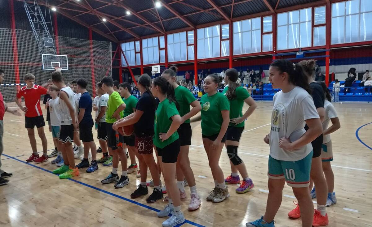 Ученици и наставници наше школе у хуманитарној акцији