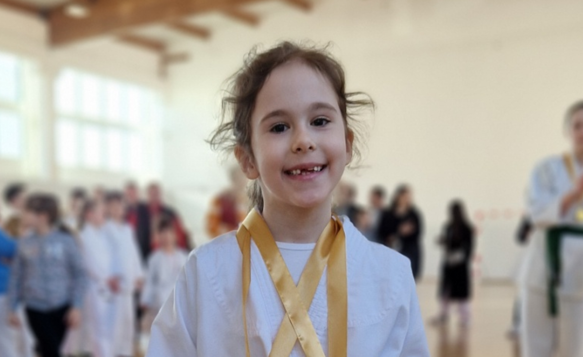 Две златне медаље за Нику Адамов